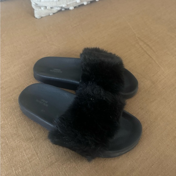 Women’s Black Fuzzy Slides - Urban Outfitters - Picture 3 of 4